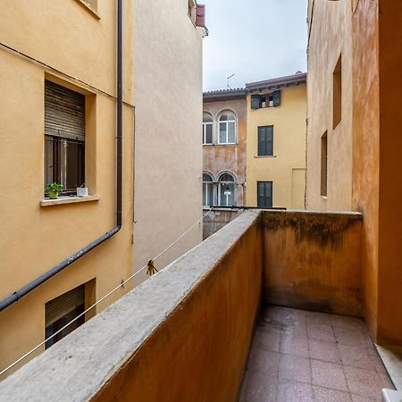 Апартаменты Hoomee Piazza Erbe Верона Экстерьер фото