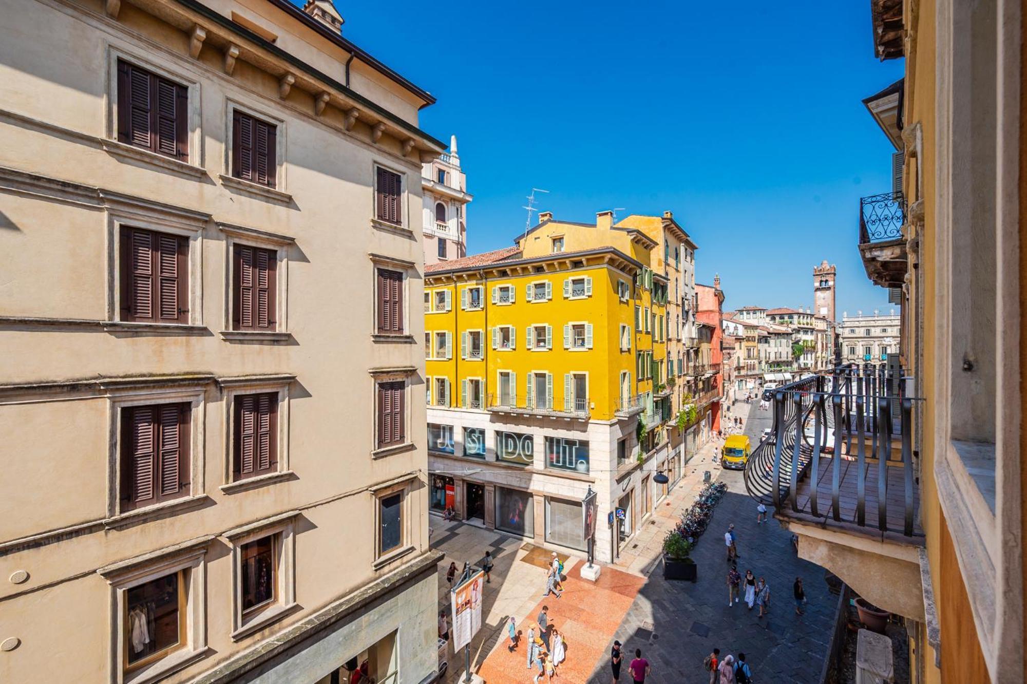 Апартаменты Hoomee Piazza Erbe Верона Экстерьер фото